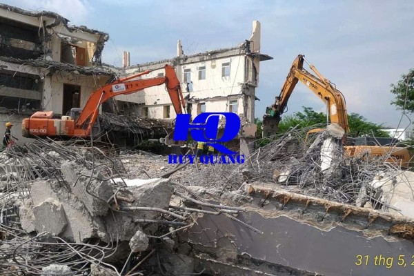 Tháo dỡ nhà cũ ở Gò Dầu, từ nhà mặt tiền quốc lộ đến nhà trong xã
