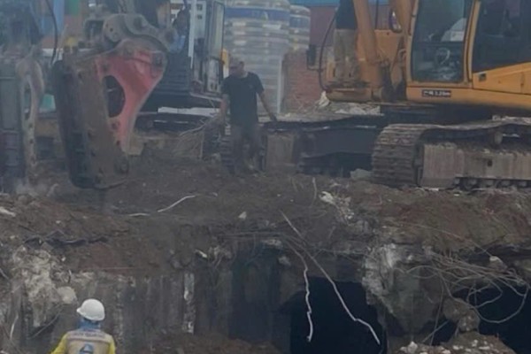 Phá dỡ công trình Nam Tân Uyên để chuẩn bị mặt bằng nhà xưởng, kho bãi