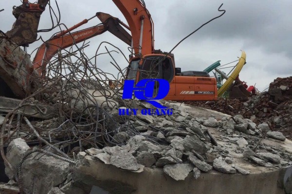 Tháo dỡ nhà xưởng KCN Linh Trung và thu mua phế liệu tại chỗ