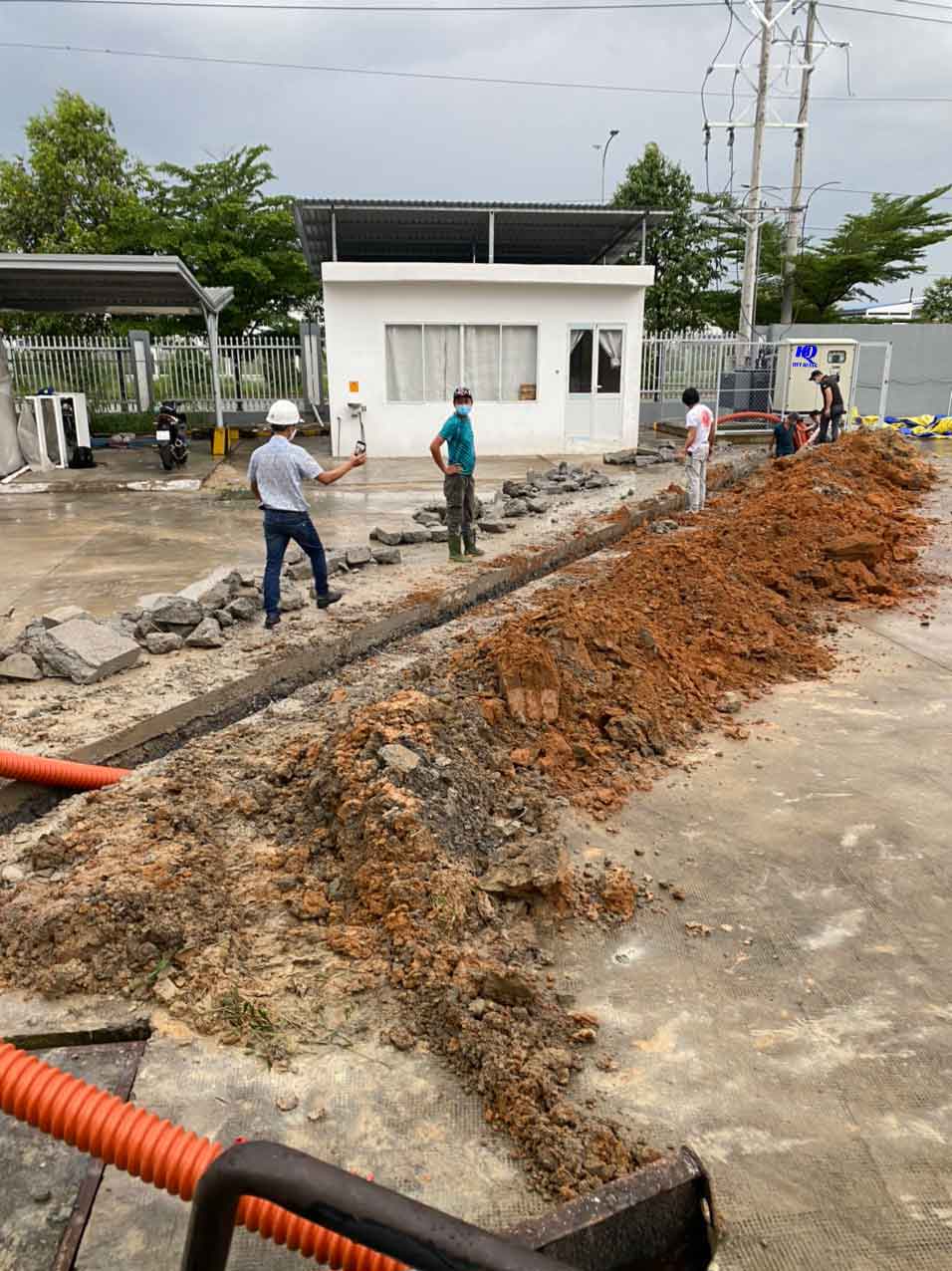 Trao đổi báo giá thu mua vật liệu nhà xưởng cũ tại công trình Bình Dương